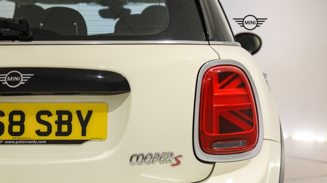View the 2019 MINI Hatchback: 2.0 Cooper S Classic II 5dr Online at Peter Vardy