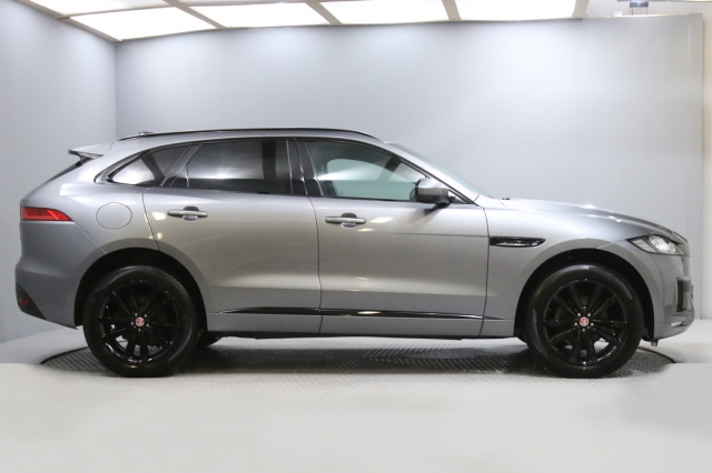 View the 2020 Jaguar F-Pace: 2.0 [250] Chequered Flag 5dr Auto AWD Online at Peter Vardy