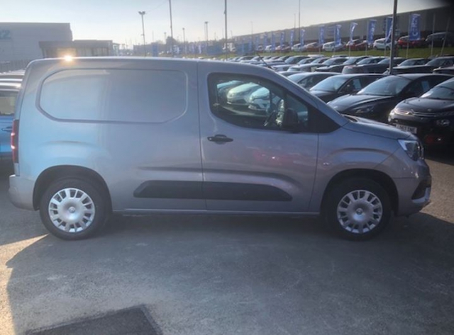 View the 2019 Vauxhall Combo Cargo: 2300 1.5 Turbo D 100ps H1 Sportive Van Online at Peter Vardy