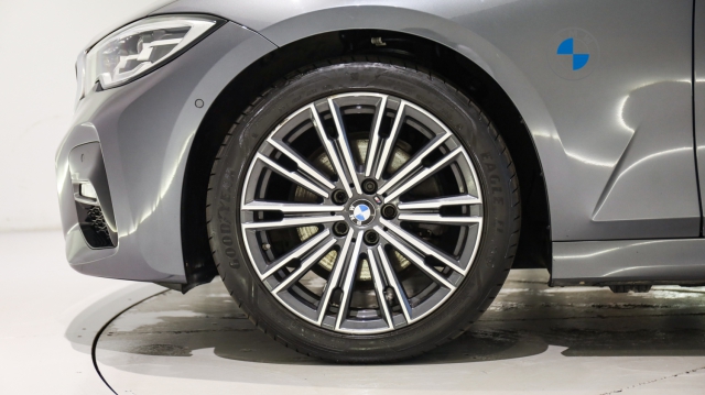 View the 2020 Bmw 3 Series: 320i M Sport 4dr Step Auto Online at Peter Vardy