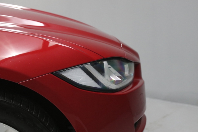 View the 2016 Jaguar Xe: 2.0d Portfolio 4dr Auto Online at Peter Vardy