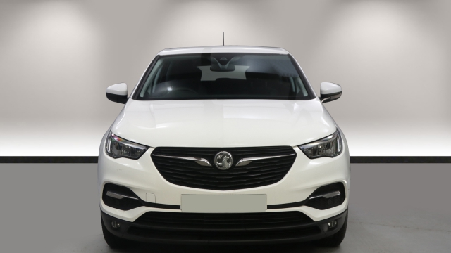 View the 2018 Vauxhall Grandland X: 1.2 Turbo SE 5dr Online at Peter Vardy