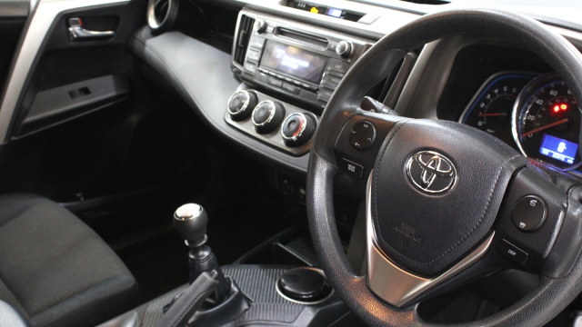View the 2015 Toyota Rav 4: 2.0 D-4D Active 5dr 2WD Online at Peter Vardy