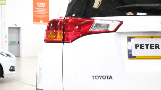 View the 2015 Toyota Rav 4: 2.0 D-4D Active 5dr 2WD Online at Peter Vardy