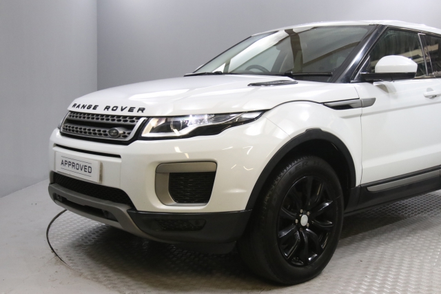View the 2017 Land Rover Range Rover Evoque: 2.0 eD4 SE 5dr 2WD Online at Peter Vardy