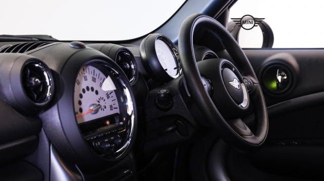View the 2014 MINI Countryman: 1.6 Cooper S ALL4 5dr Auto [Chili Pack] Online at Peter Vardy