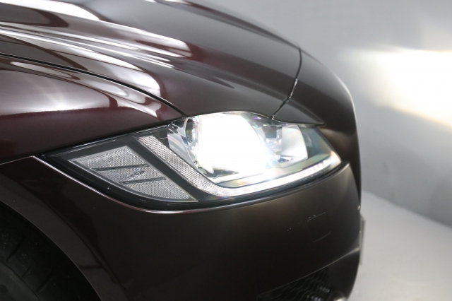 View the 2019 Jaguar Xf: 2.0i [250] Portfolio 4dr Auto Online at Peter Vardy