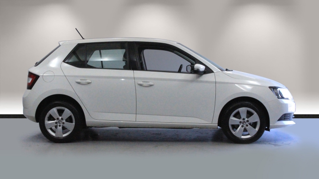 View the 2017 Skoda Fabia: 1.2 TSI 90 SE 5dr Online at Peter Vardy