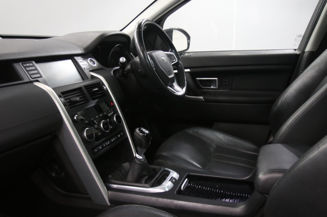 View the 2015 Land Rover Discovery Sport: 2.0 TD4 HSE 5dr [5 Seat] Online at Peter Vardy