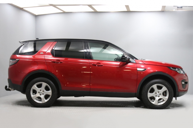 View the 2015 Land Rover Discovery Sport: 2.0 TD4 HSE 5dr [5 Seat] Online at Peter Vardy