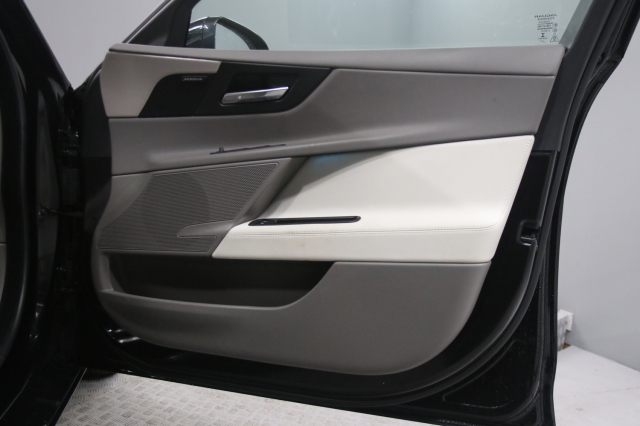 View the 2019 Jaguar Xe: 2.0 Ingenium Portfolio 4dr Auto Online at Peter Vardy