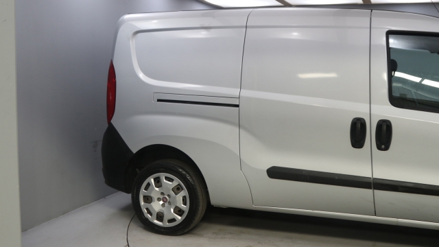 View the 2016 Fiat Doblo: 1.6 Multijet 16V SX Van Online at Peter Vardy