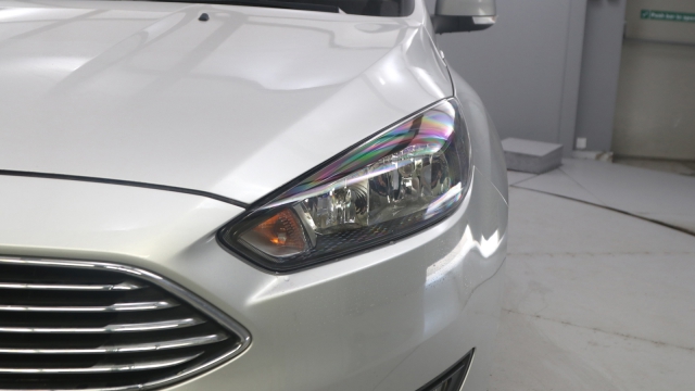 View the 2016 Ford Focus: 1.5 TDCi 120 Zetec Navigation 5dr Online at Peter Vardy