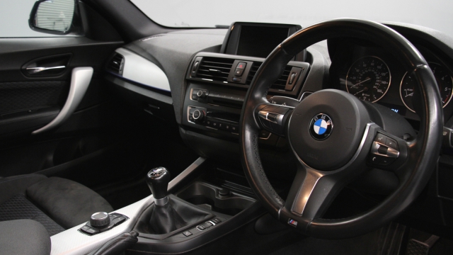 View the 2015 Bmw 1 Series: 118d M Sport 3dr Online at Peter Vardy