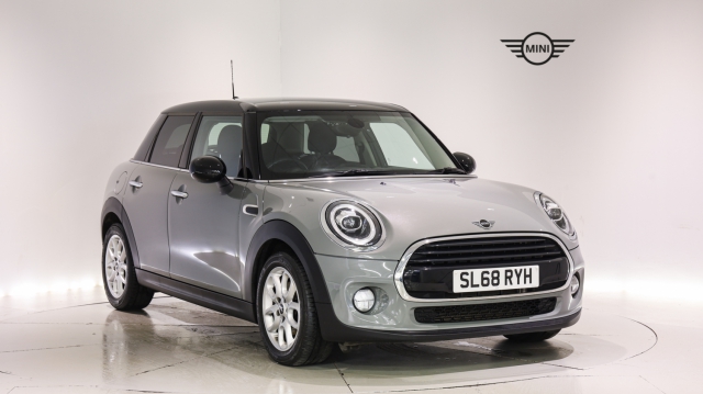 View the 2018 Mini Hatchback: 1.5 Cooper II 5dr Auto [Pepper Pack] Online at Peter Vardy
