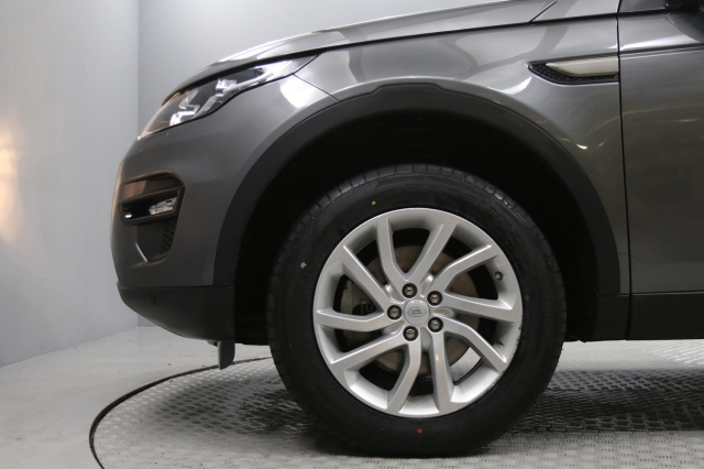 View the 2018 Land Rover Discovery Sport: 2.0 TD4 180 SE Tech 5dr Auto Online at Peter Vardy