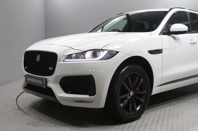 View the 2018 Jaguar F-Pace: 3.0d V6 S 5dr Auto AWD Online at Peter Vardy