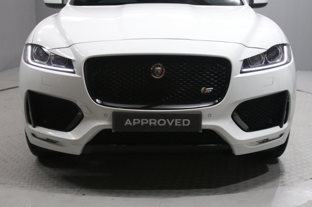 View the 2018 Jaguar F-pace: 3.0d V6 S 5dr Auto AWD Online at Peter Vardy