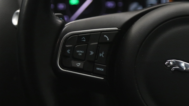 View the 2015 Jaguar Xe: 2.0d Prestige 4dr Auto Online at Peter Vardy