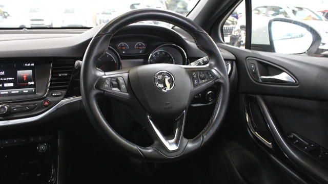 View the 2016 Vauxhall Astra: 1.4T 16V 150 SRi 5dr Online at Peter Vardy