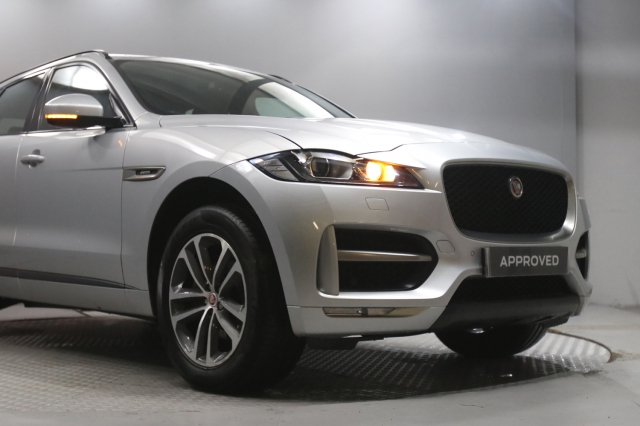 View the 2017 Jaguar F-pace: 2.0d R-Sport 5dr Auto AWD Online at Peter Vardy
