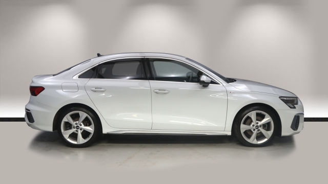 View the 2020 Audi A3: 35 TFSI S line 4dr S Tronic Online at Peter Vardy