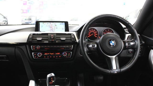 View the 2015 Bmw 4 Series: 418d M Sport 5dr Auto Online at Peter Vardy
