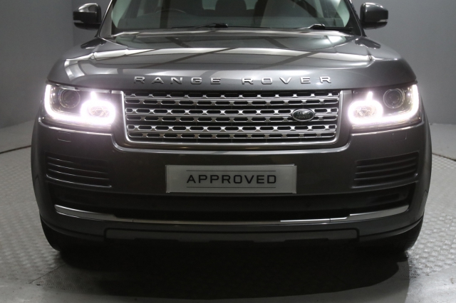 View the 2014 Land Rover Range Rover: 3.0 TDV6 Vogue 4dr Auto Online at Peter Vardy