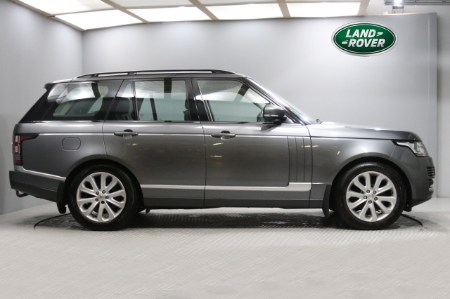 View the 2014 Land Rover Range Rover: 3.0 TDV6 Vogue 4dr Auto Online at Peter Vardy