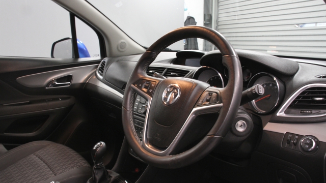 View the 2013 Vauxhall Mokka: 1.6i Exclusiv 5dr Online at Peter Vardy