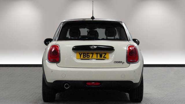 View the 2018 Mini Hatchback: 1.5 Cooper D 5dr [Chili/Media Pack XL] Online at Peter Vardy