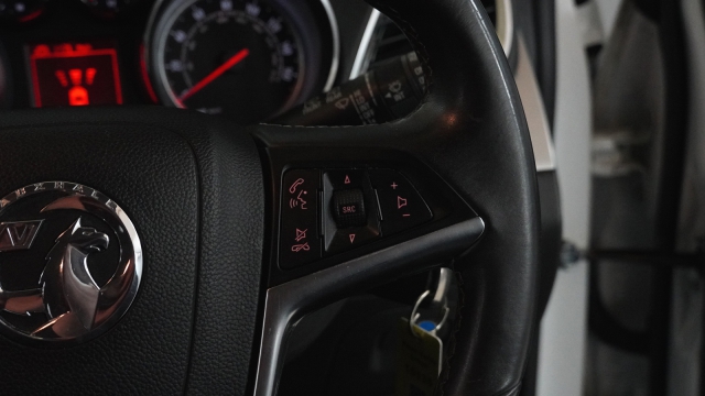 View the 2016 Vauxhall Mokka: 1.6 CDTi ecoFLEX Tech Line 5dr Online at Peter Vardy