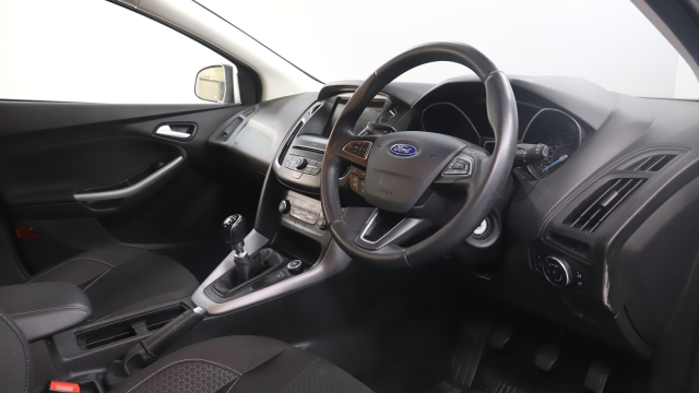 View the 2017 Ford Focus: 1.0 EcoBoost 125 Zetec Edition 5dr Online at Peter Vardy