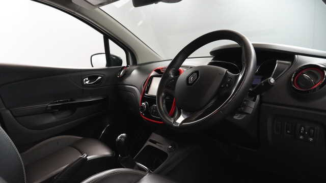 View the 2015 Renault Captur: 1.5 dCi 90 Signature Nav 5dr Online at Peter Vardy