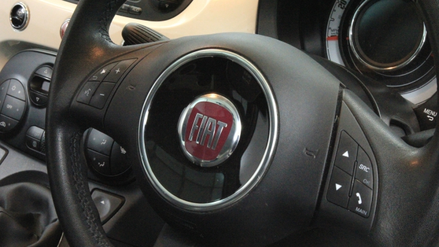 View the 2015 Fiat 500: 1.2 Lounge 3dr [Start Stop] Online at Peter Vardy