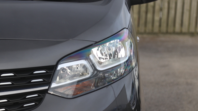 View the 2020 Vauxhall Vivaro: 3100 2.0d 120PS Elite H1 Van Online at Peter Vardy