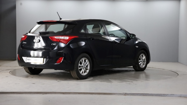 View the 2014 Hyundai I30: 1.4 Active 5dr Online at Peter Vardy