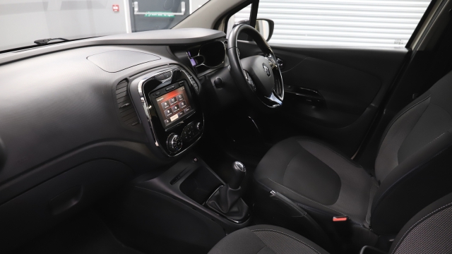 View the 2014 Renault Captur: 0.9 TCE 90 Dynamique MediaNav Energy 5dr Online at Peter Vardy