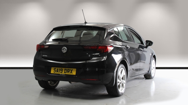 View the 2019 Vauxhall Astra: 1.4T 16V 150 SRi 5dr Online at Peter Vardy