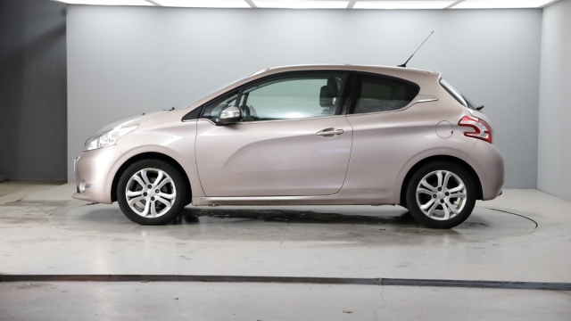 View the 2013 Peugeot 208: 1.4 VTi Allure 3dr Online at Peter Vardy