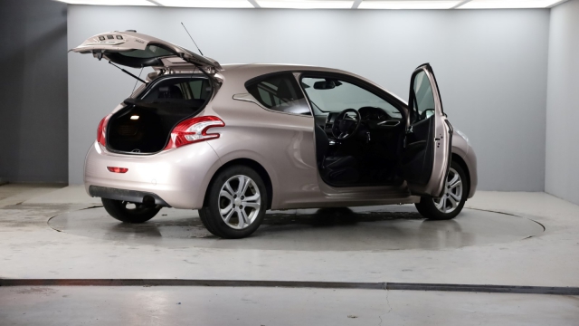 View the 2013 Peugeot 208: 1.4 VTi Allure 3dr Online at Peter Vardy