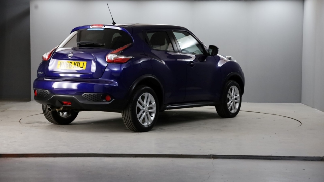 View the 2016 Nissan Juke: 1.5 dCi N-Connecta 5dr Online at Peter Vardy
