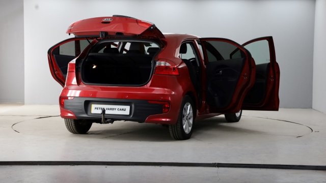 View the 2015 Kia Rio: 1.25 SR7 5dr Online at Peter Vardy