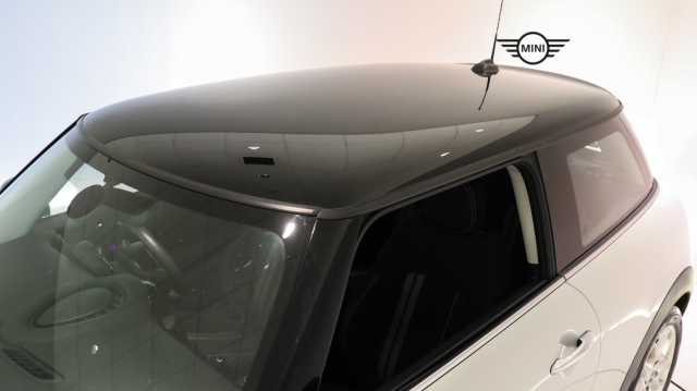 View the 2019 Mini Hatchback: 2.0 Cooper S Classic II 3dr Auto [Comfort/Nav Pck] Online at Peter Vardy