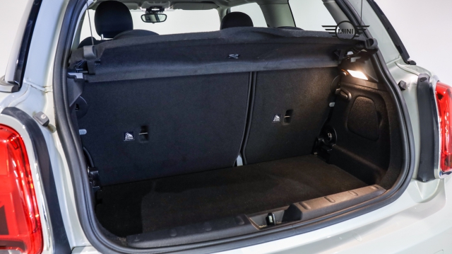 View the 2019 Mini Hatchback: 2.0 Cooper S Classic II 3dr Auto [Comfort/Nav Pck] Online at Peter Vardy