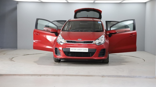 View the 2016 Kia Rio: 1.25 SR7 5dr Online at Peter Vardy