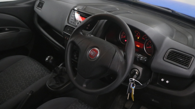 View the 2017 Fiat Doblo: 1.3 Multijet 16V 95 SX Van Online at Peter Vardy