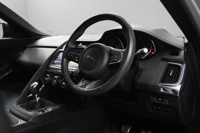 View the 2018 Jaguar E-pace: 2.0d R-Dynamic S 5dr 2WD Online at Peter Vardy