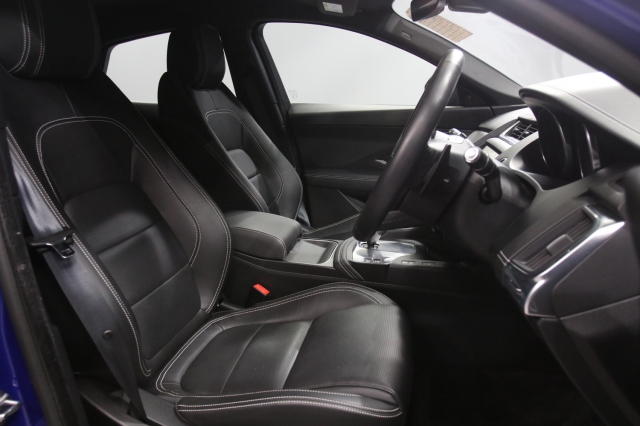 View the 2019 Jaguar E-pace: 2.0d [180] R-Dynamic SE 5dr Auto Online at Peter Vardy