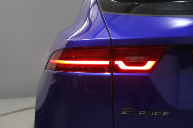 View the 2019 Jaguar E-pace: 2.0d [180] R-Dynamic SE 5dr Auto Online at Peter Vardy